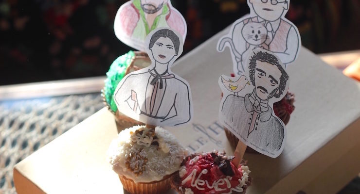 5 Sumptuously Fun Ways to Spend Poet in a Cupcake Day!