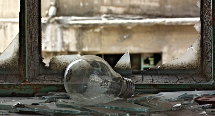 Tony Hoagland poetry broken glass