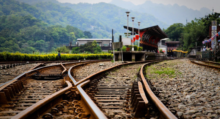 Train tracks adumbration