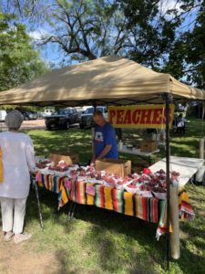 peaches at farmers market