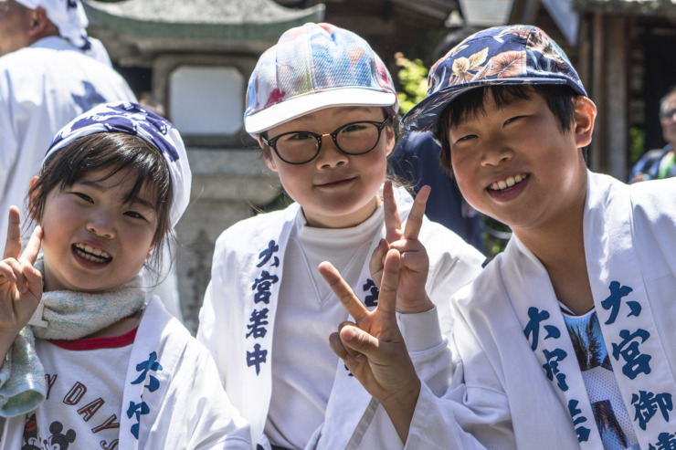 2 Japanese boys, 1 Japanese girl